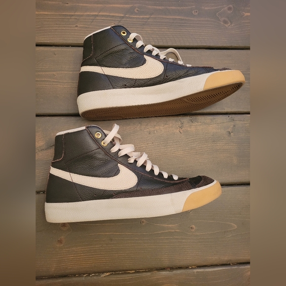 Nike Other - Nike blazers brown size 8.5